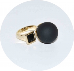 Кольцо в стиле Диор черное матовое с камнем