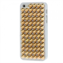 Чехол с золотыми шипами для iPhone 5S белый