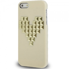 Чехол с клепками Сердце для iPhone 5 кремовый