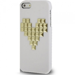 Чехол с клепками Сердце для iPhone 5S белый