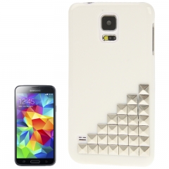 Чехол для Samsung Galaxy S5 белый с клепками